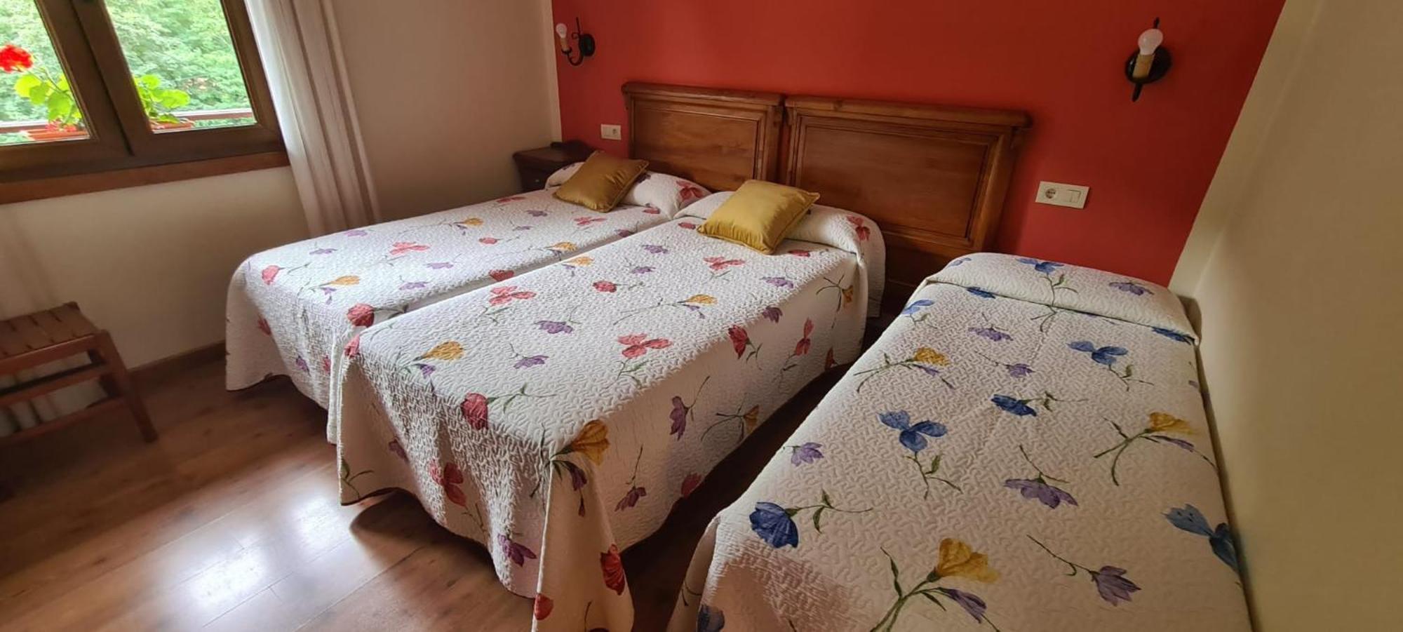 Apartamentos La Corona - Cabrales Carrena de Cabrales Exteriör bild